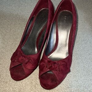 RED VELVET BOW HEELS